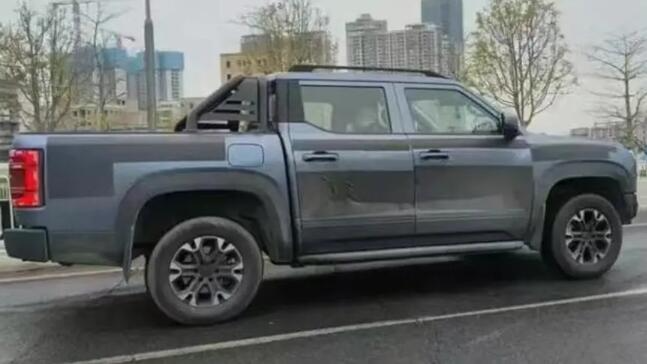 对标特斯拉Cybertruck?比亚迪首款皮卡谍照被曝光出来