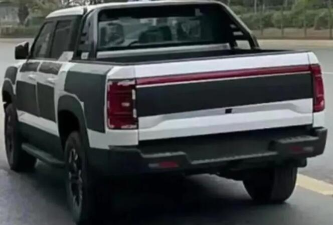 对标特斯拉Cybertruck?比亚迪首款皮卡谍照被曝光出来