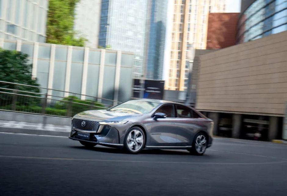 MAZDA EZ-6春季钜惠:电感驾控与次世代科技的完美结合