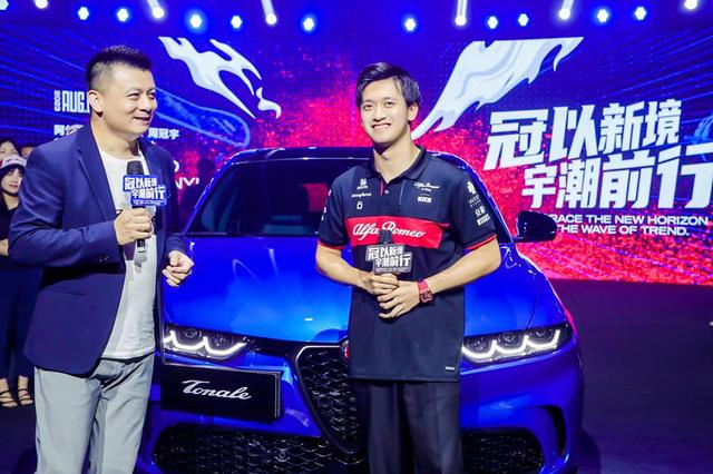铖品记丨全球首发,2025开年首拆周冠宇赛车人偶